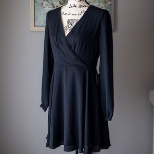 EXPRESS LONG SLEEVE VNECK BLACK DRESS SP NWT